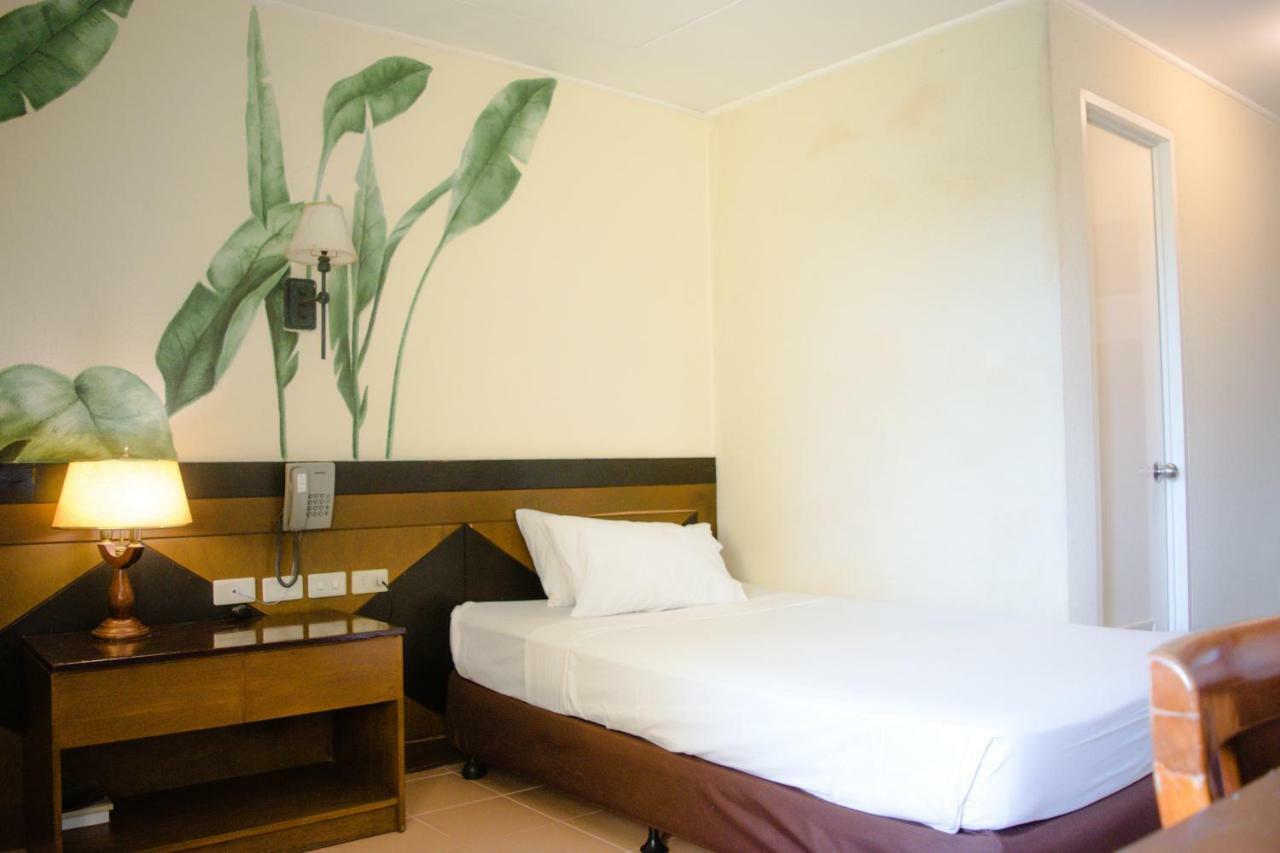 Country Village Hotel Cagayan de Oro Dış mekan fotoğraf